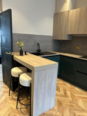 (18). 4 bedroom luxury home